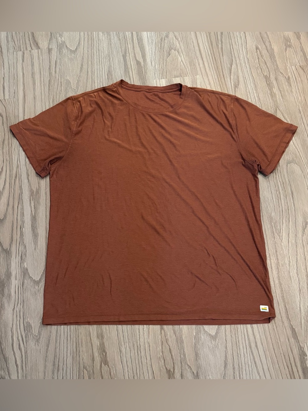 VUORI men’s crewneck short sleeve shirt gym workout shirt
